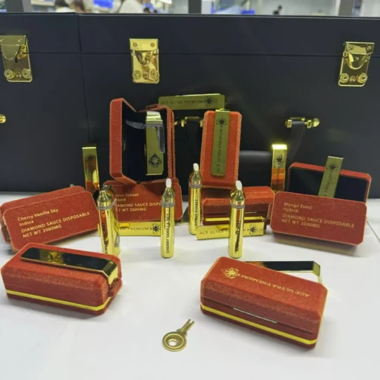 ACE Ultra 1G (Black) Vape Pen